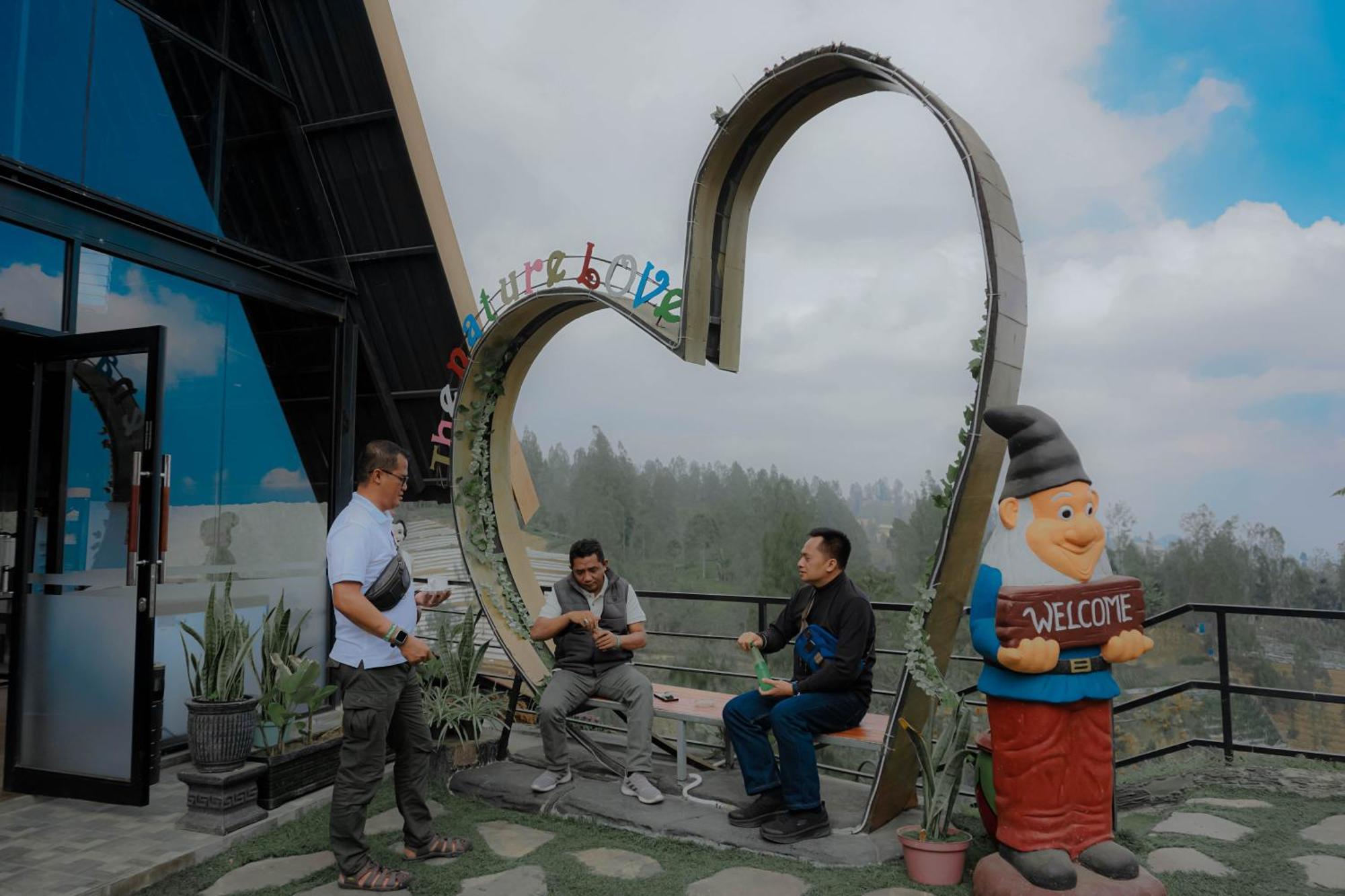 Hotel Nature Bromo And Resort Pasuruan Bagian luar foto