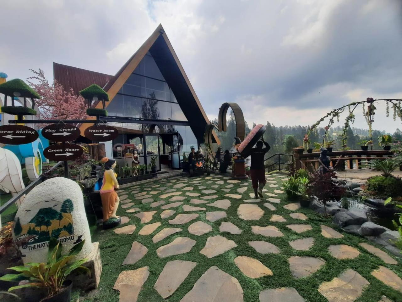 Hotel Nature Bromo And Resort Pasuruan Bagian luar foto